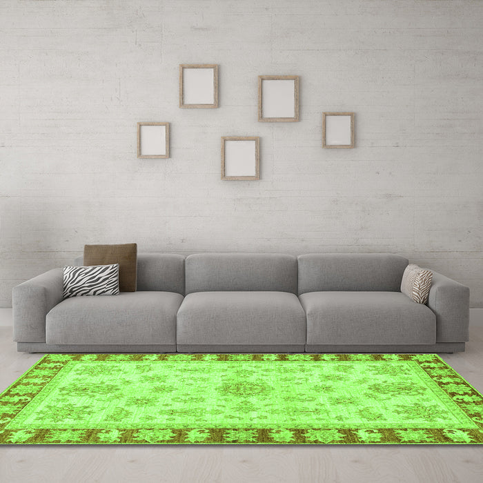 Machine Washable Oriental Green Traditional Area Rugs in a Living Room,, wshabs3926grn