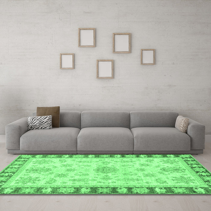 Machine Washable Oriental Emerald Green Traditional Area Rugs in a Living Room,, wshabs3926emgrn