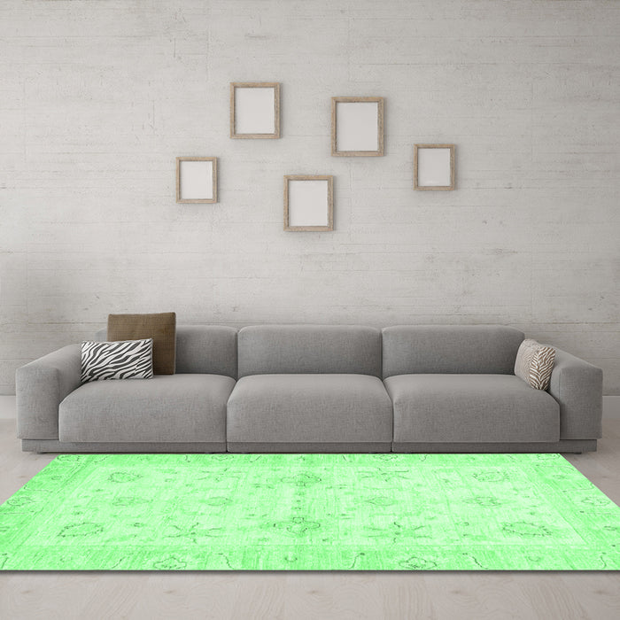 Machine Washable Oriental Emerald Green Traditional Area Rugs in a Living Room,, wshabs3927emgrn