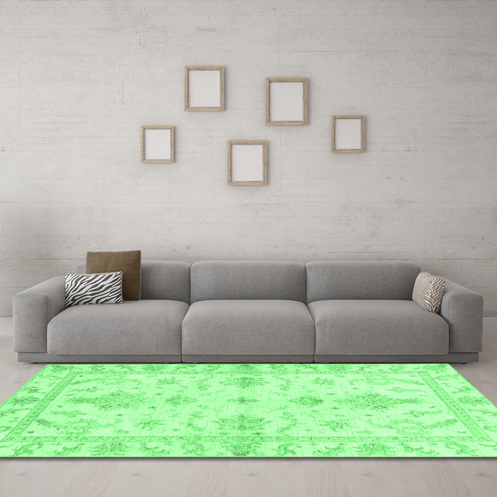 Machine Washable Oriental Emerald Green Traditional Area Rugs in a Living Room,, wshabs3928emgrn