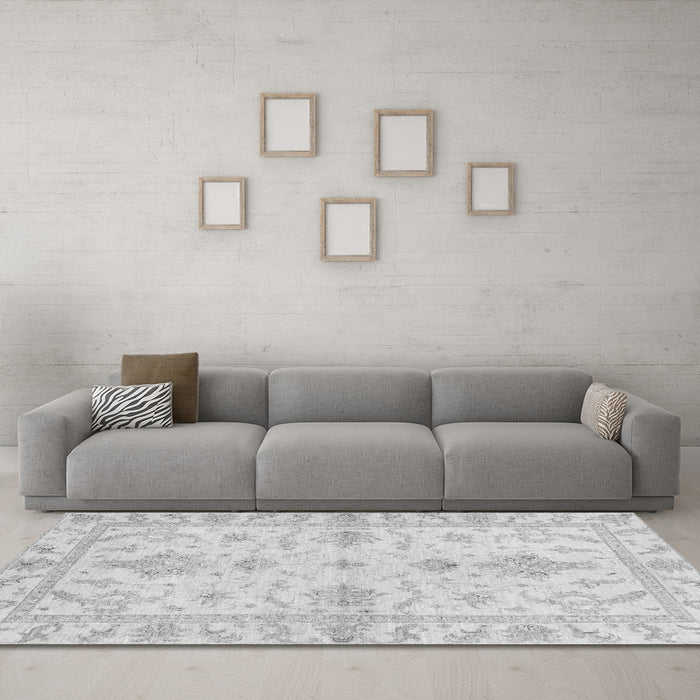 Machine Washable Oriental Gray Traditional Rug in a Living Room,, wshabs3928gry