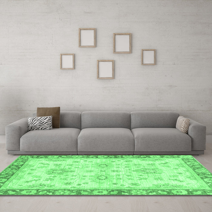 Machine Washable Oriental Emerald Green Traditional Area Rugs in a Living Room,, wshabs3931emgrn
