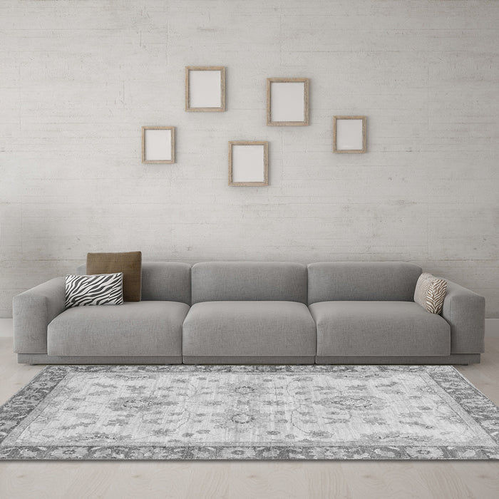 Machine Washable Oriental Gray Traditional Rug in a Living Room,, wshabs3931gry