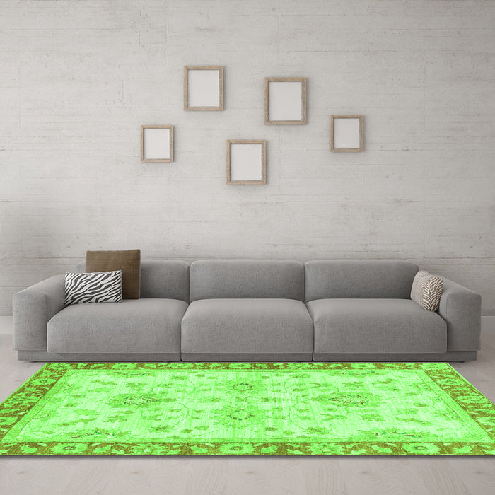Machine Washable Oriental Green Traditional Area Rugs in a Living Room,, wshabs3931grn