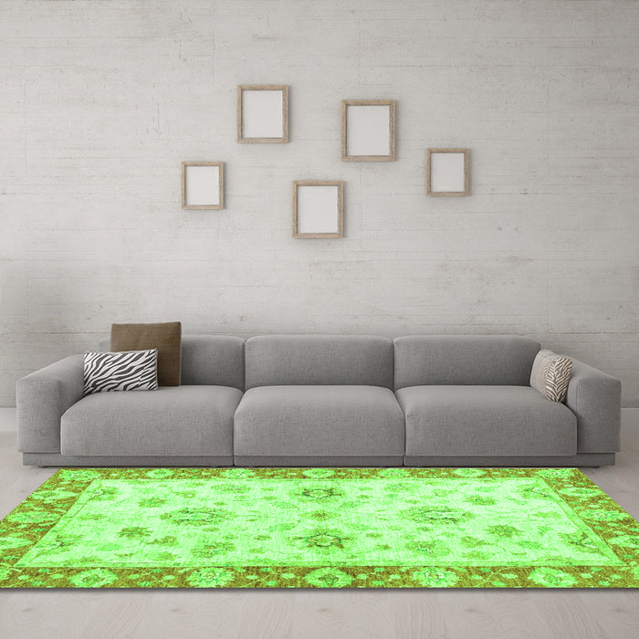 Machine Washable Oriental Green Traditional Area Rugs in a Living Room,, wshabs3933grn