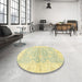 Round Machine Washable Abstract Gold Rug in a Office, wshabs3939