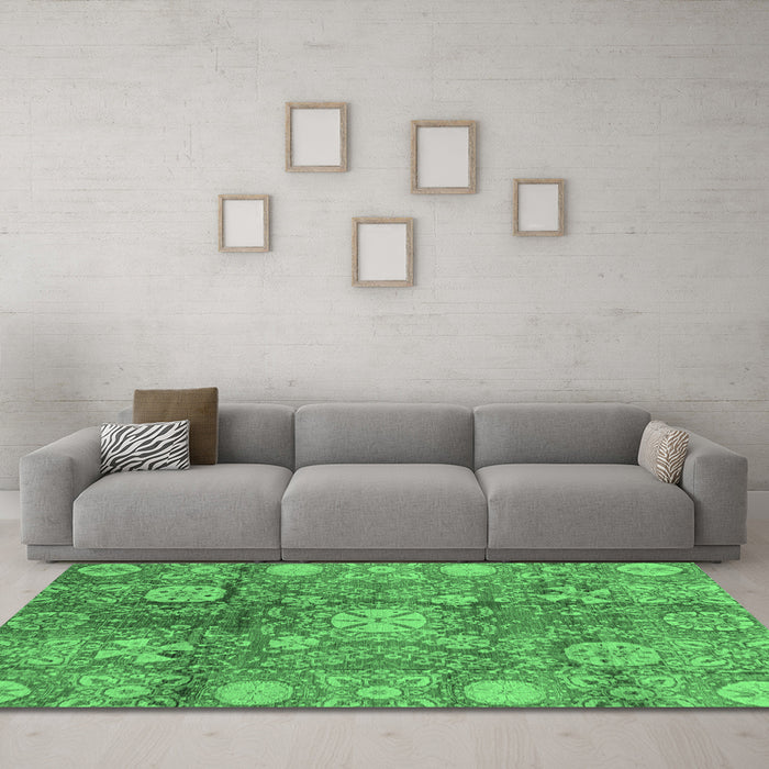 Machine Washable Oriental Emerald Green Traditional Area Rugs in a Living Room,, wshabs3947emgrn