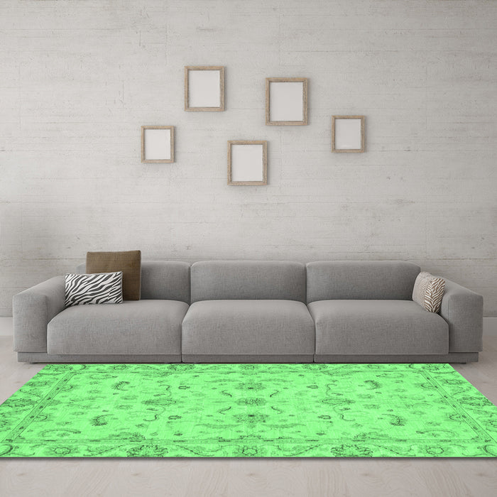 Machine Washable Oriental Emerald Green Traditional Area Rugs in a Living Room,, wshabs3957emgrn