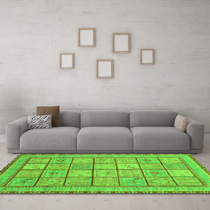 Machine Washable Abstract Green Modern Area Rugs in a Living Room,, wshabs3966grn