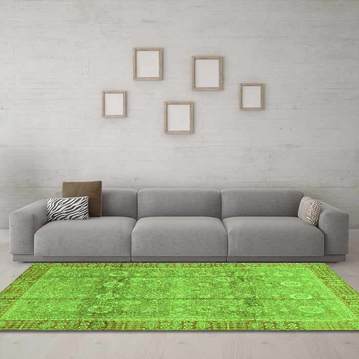 Machine Washable Oriental Green Traditional Area Rugs in a Living Room,, wshabs3968grn