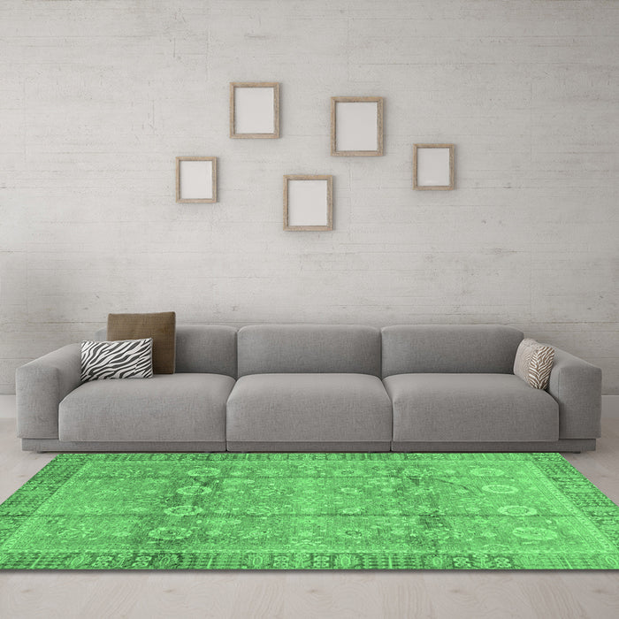 Machine Washable Oriental Emerald Green Traditional Area Rugs in a Living Room,, wshabs3968emgrn