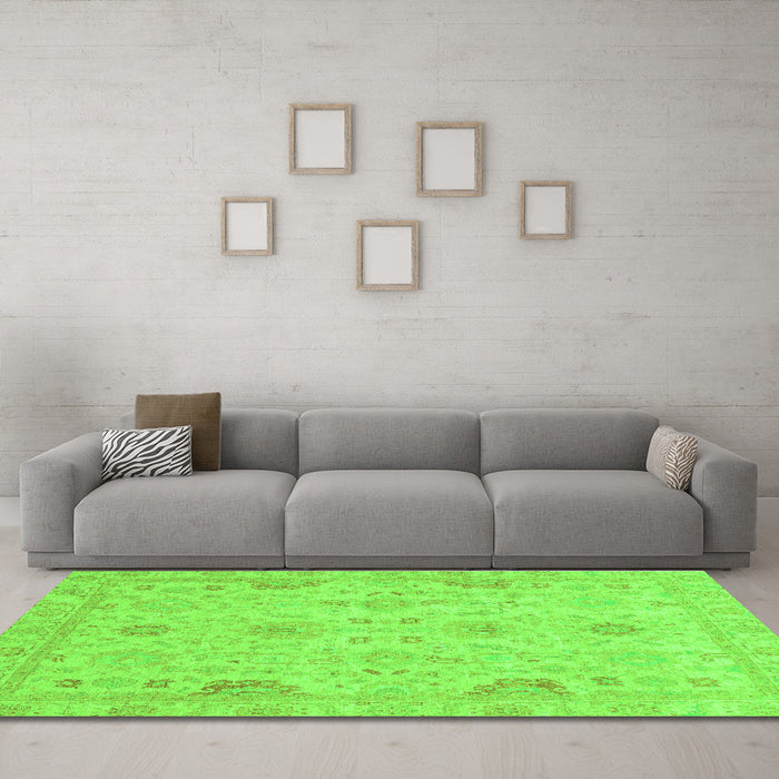 Machine Washable Oriental Green Traditional Area Rugs in a Living Room,, wshabs3971grn
