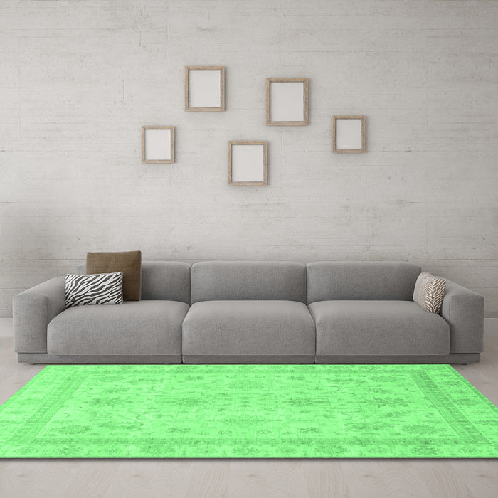 Machine Washable Oriental Emerald Green Traditional Area Rugs in a Living Room,, wshabs3977emgrn