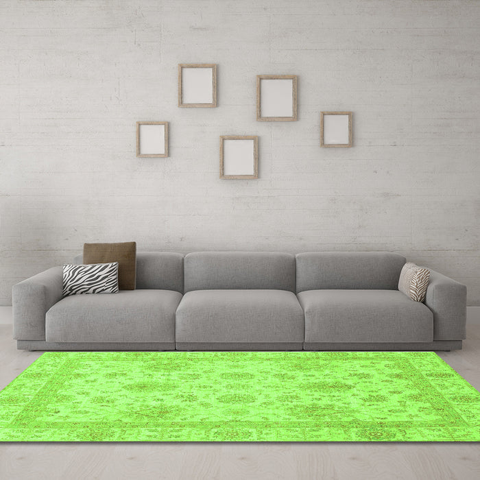 Machine Washable Oriental Green Modern Area Rugs in a Living Room,, wshabs3980grn