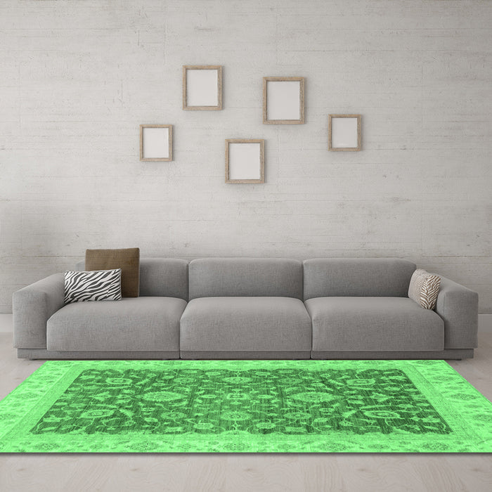 Machine Washable Oriental Emerald Green Traditional Area Rugs in a Living Room,, wshabs3981emgrn