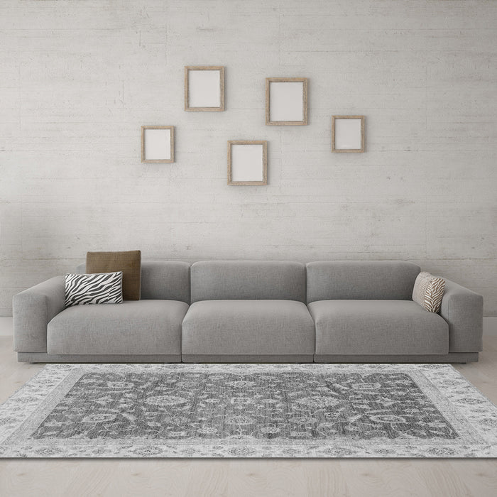 Machine Washable Oriental Gray Traditional Rug in a Living Room,, wshabs3981gry