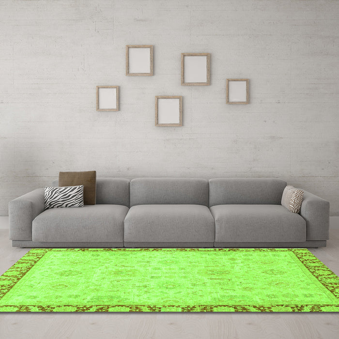 Machine Washable Abstract Green Modern Area Rugs in a Living Room,, wshabs3982grn