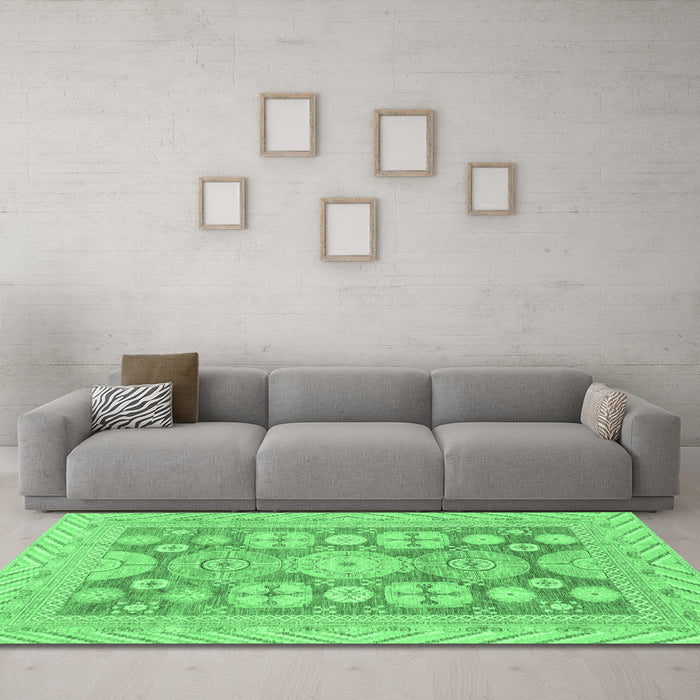 Machine Washable Oriental Emerald Green Traditional Area Rugs in a Living Room,, wshabs3984emgrn