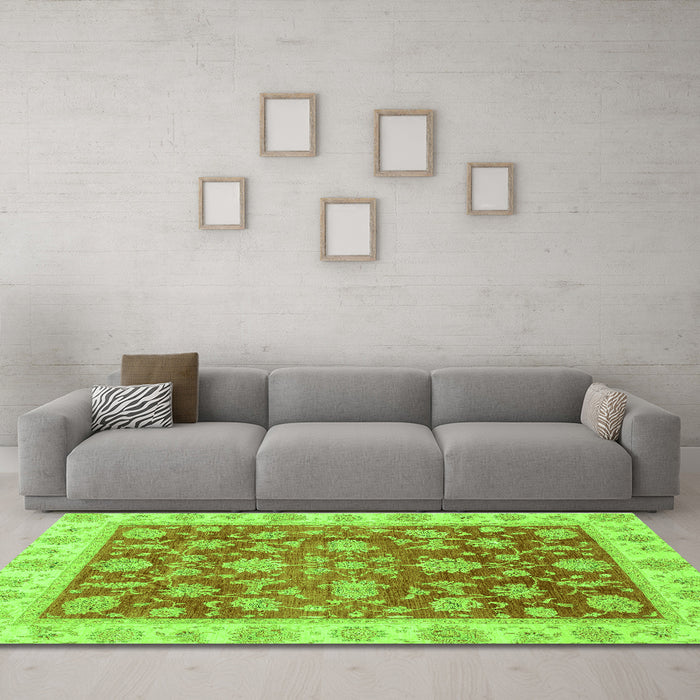 Machine Washable Oriental Green Traditional Area Rugs in a Living Room,, wshabs3985grn