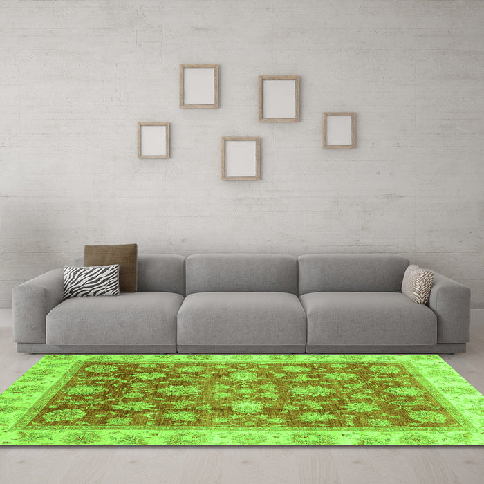 Machine Washable Oriental Green Traditional Area Rugs in a Living Room,, wshabs3987grn