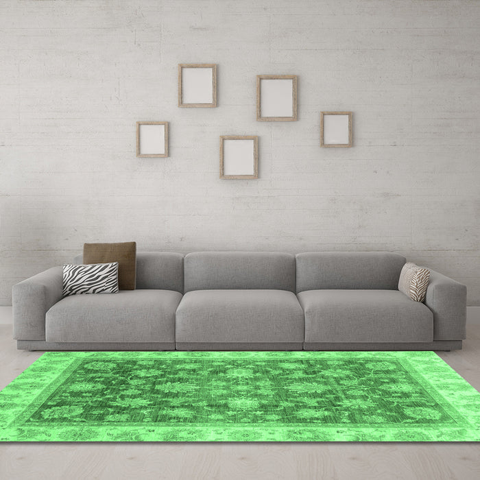 Machine Washable Oriental Emerald Green Traditional Area Rugs in a Living Room,, wshabs3987emgrn
