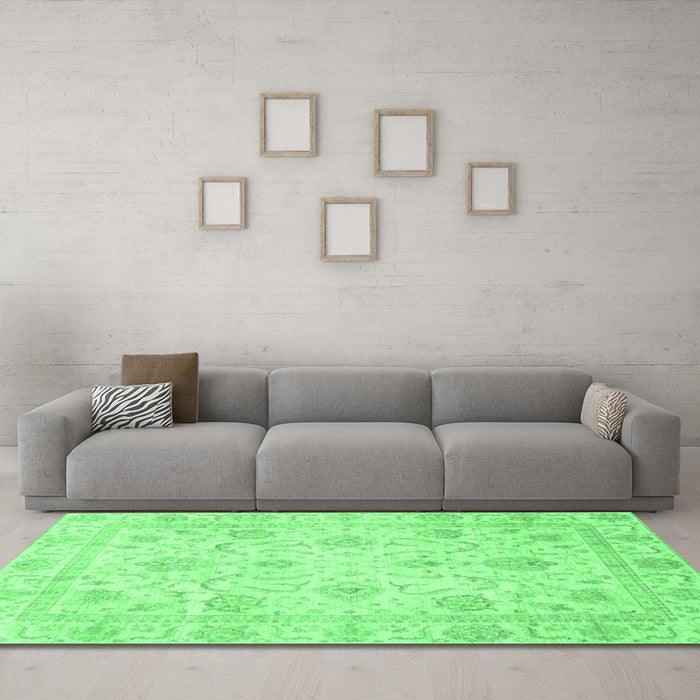 Machine Washable Oriental Emerald Green Traditional Area Rugs in a Living Room,, wshabs3988emgrn