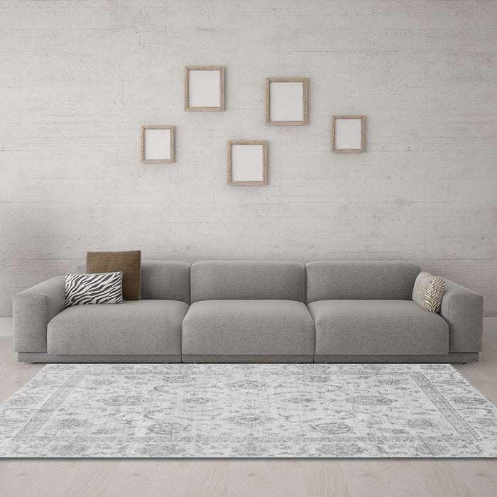 Machine Washable Oriental Gray Traditional Rug in a Living Room,, wshabs3988gry