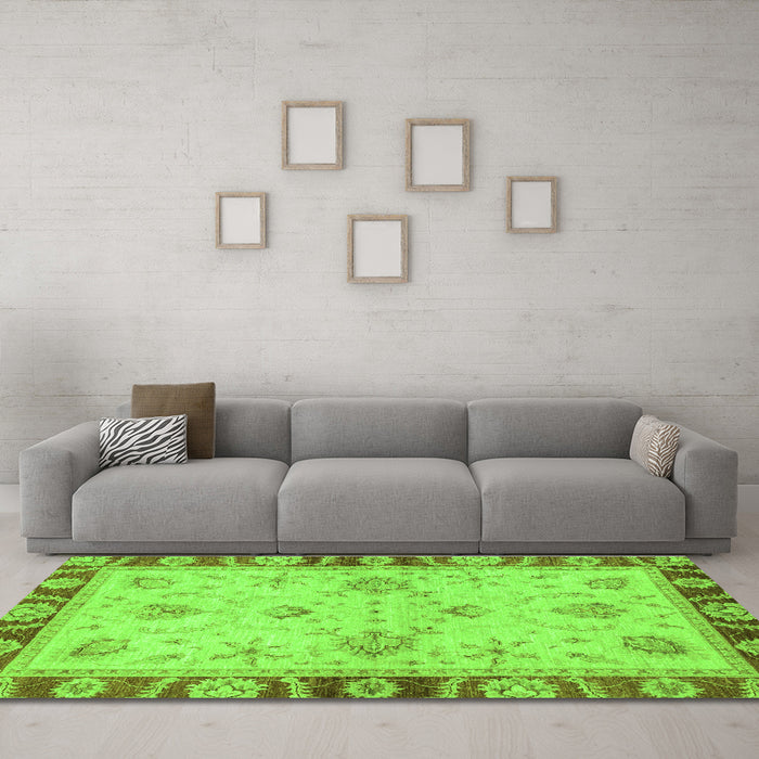 Machine Washable Oriental Green Traditional Area Rugs in a Living Room,, wshabs3993grn