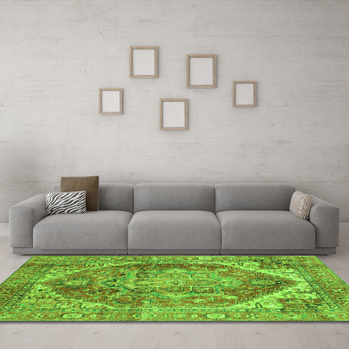 Machine Washable Persian Green Traditional Area Rugs in a Living Room,, wshabs4008grn