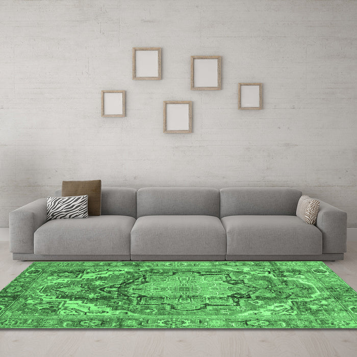 Machine Washable Persian Emerald Green Traditional Area Rugs in a Living Room,, wshabs4009emgrn