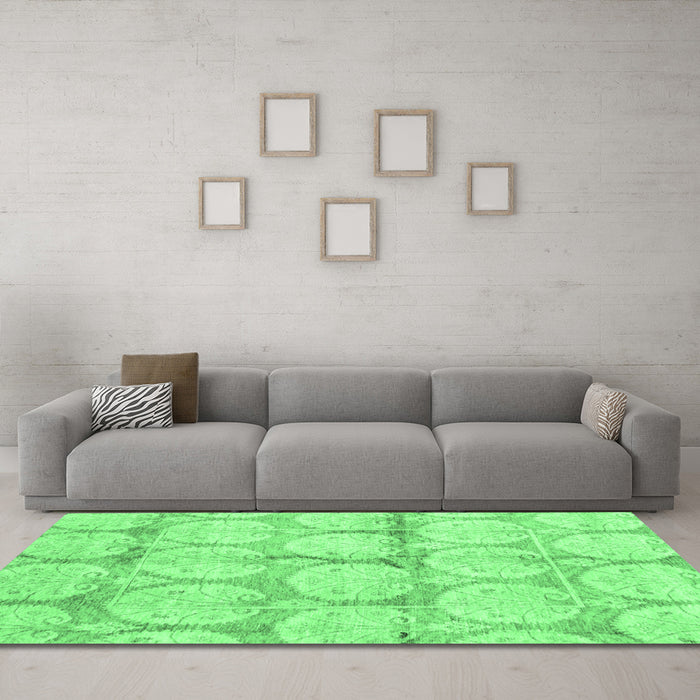 Machine Washable Oriental Emerald Green Traditional Area Rugs in a Living Room,, wshabs4026emgrn