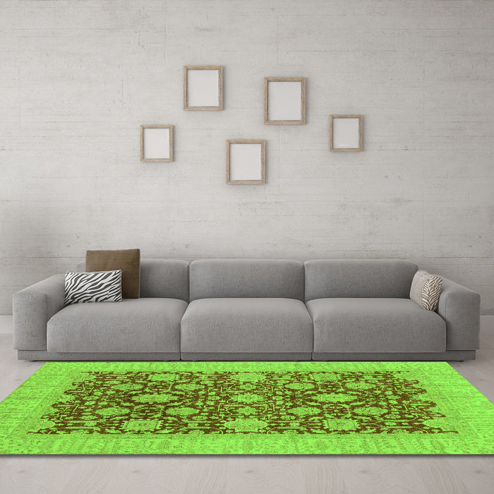 Machine Washable Oriental Green Traditional Area Rugs in a Living Room,, wshabs4031grn