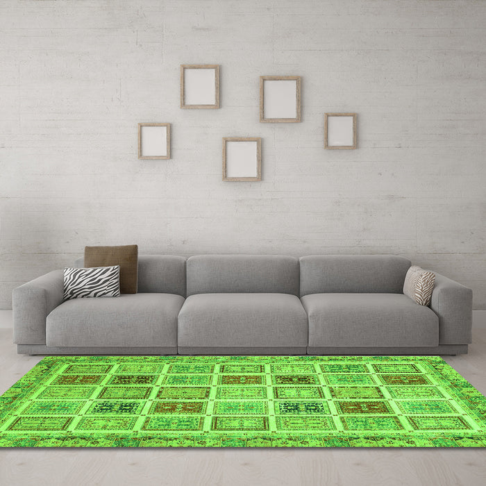 Machine Washable Oriental Green Modern Area Rugs in a Living Room,, wshabs4047grn