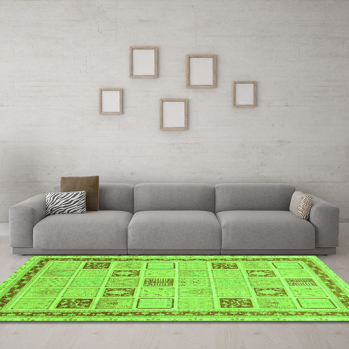 Machine Washable Oriental Green Modern Area Rugs in a Living Room,, wshabs4053grn