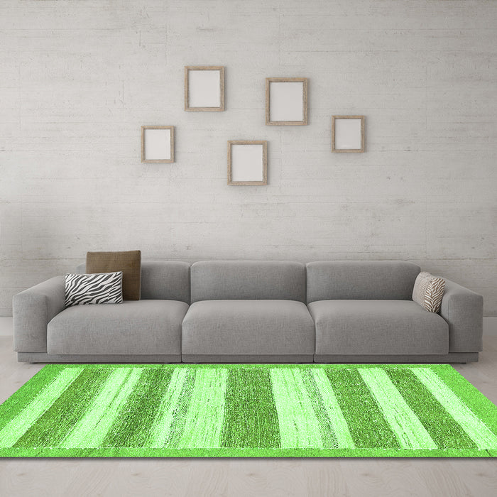 Machine Washable Solid Green Modern Area Rugs in a Living Room,, wshabs405grn