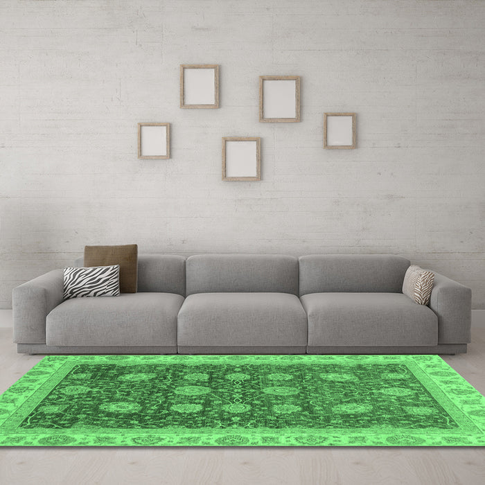 Machine Washable Oriental Emerald Green Traditional Area Rugs in a Living Room,, wshabs4065emgrn
