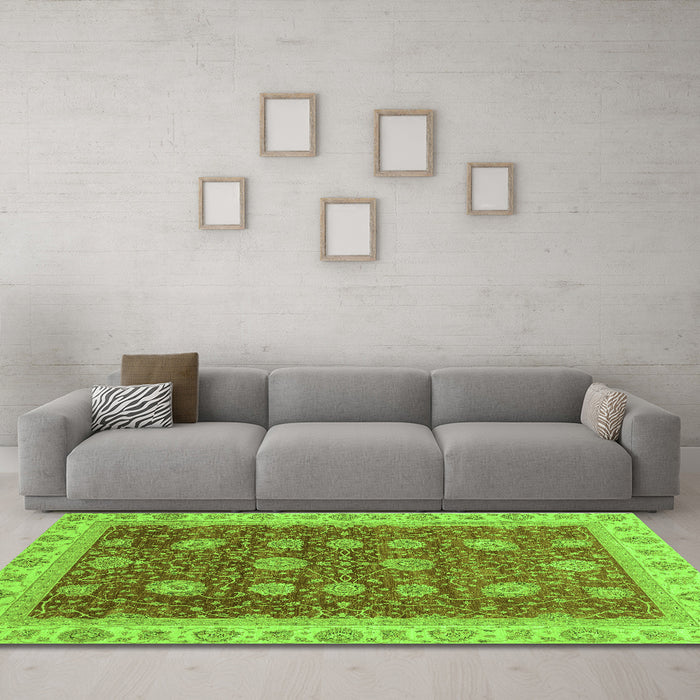 Machine Washable Oriental Green Traditional Area Rugs in a Living Room,, wshabs4065grn