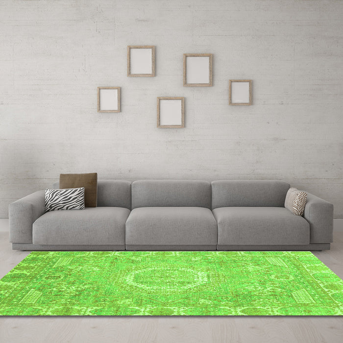 Machine Washable Oriental Green Traditional Area Rugs in a Living Room,, wshabs4071grn