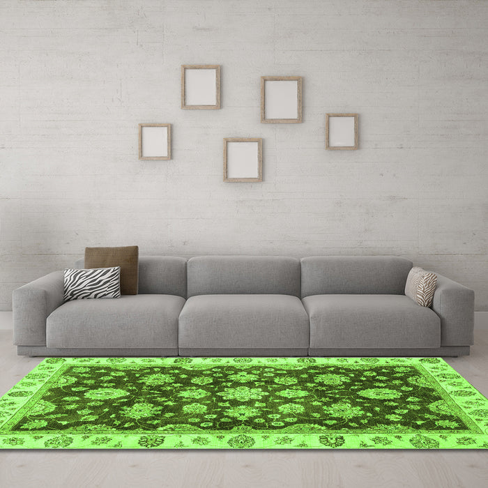 Machine Washable Oriental Green Traditional Area Rugs in a Living Room,, wshabs4074grn
