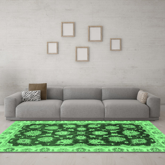 Machine Washable Oriental Emerald Green Traditional Area Rugs in a Living Room,, wshabs4081emgrn