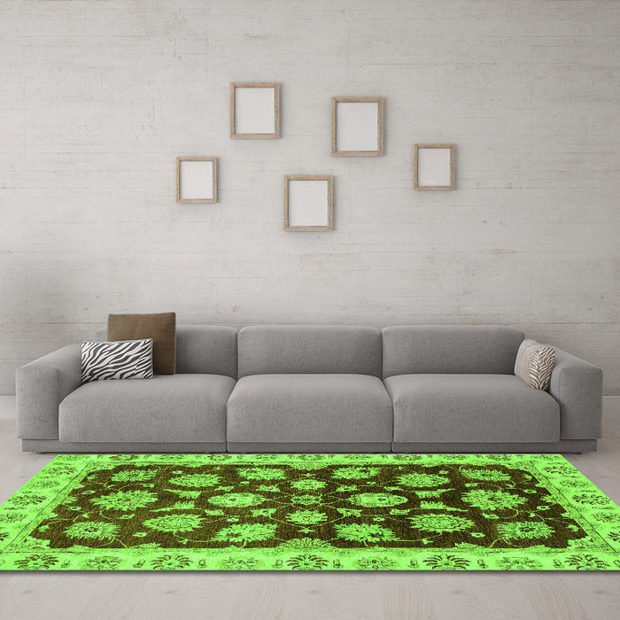 Machine Washable Oriental Green Traditional Area Rugs in a Living Room,, wshabs4081grn