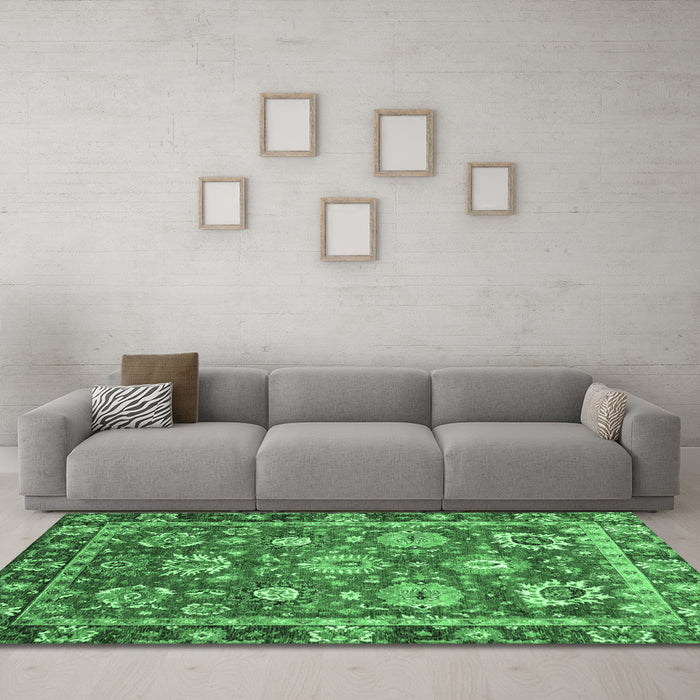 Machine Washable Oriental Emerald Green Traditional Area Rugs in a Living Room,, wshabs4087emgrn