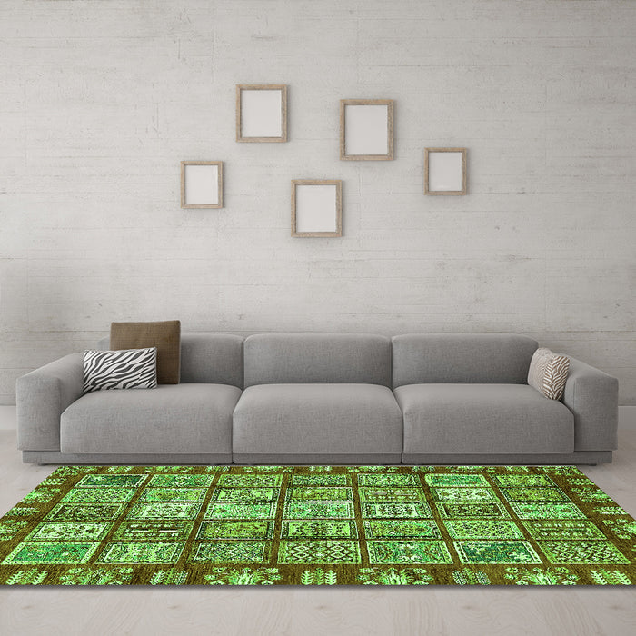 Machine Washable Abstract Green Modern Area Rugs in a Living Room,, wshabs408grn