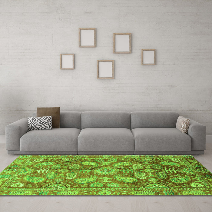 Machine Washable Oriental Green Traditional Area Rugs in a Living Room,, wshabs4095grn