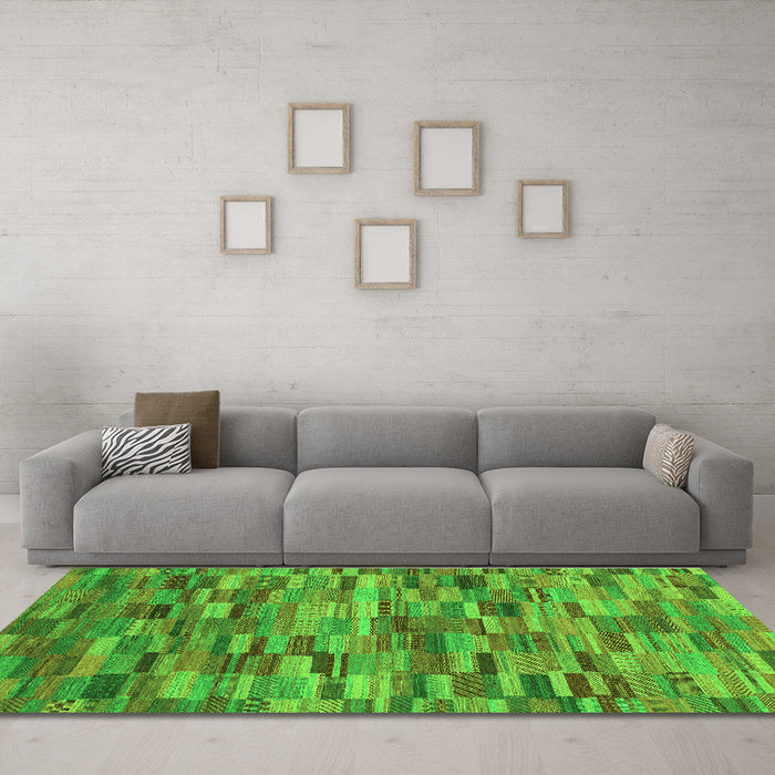 Machine Washable Abstract Green Modern Area Rugs in a Living Room,, wshabs4105grn