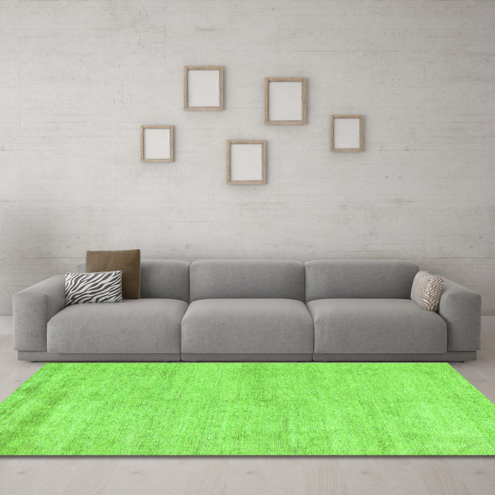 Machine Washable Solid Green Modern Area Rugs in a Living Room,, wshabs4115grn