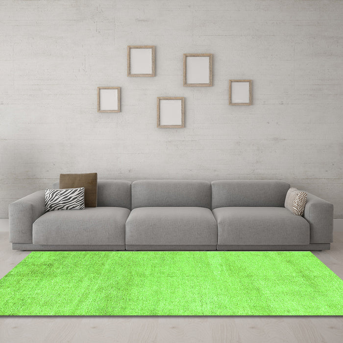 Machine Washable Solid Green Modern Area Rugs in a Living Room,, wshabs4123grn