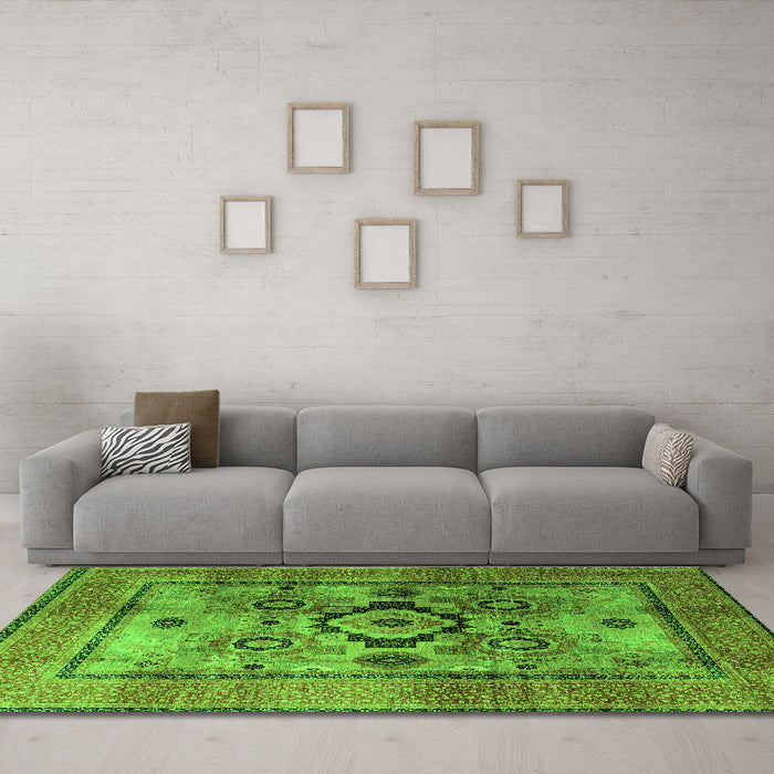 Machine Washable Oriental Green Modern Area Rugs in a Living Room,, wshabs4135grn