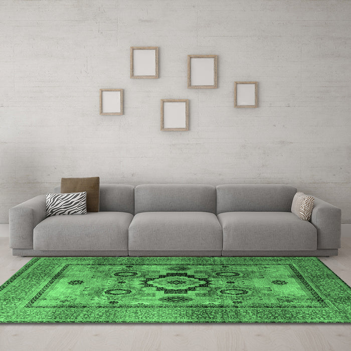 Machine Washable Oriental Emerald Green Modern Area Rugs in a Living Room,, wshabs4135emgrn