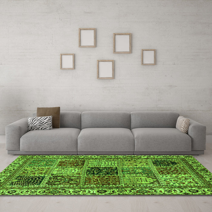 Machine Washable Abstract Green Modern Area Rugs in a Living Room,, wshabs4162grn